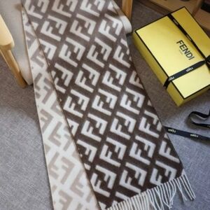 <AUTHENTIC>Fendi Scarf